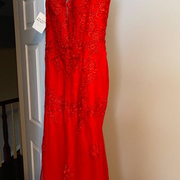 Red Mermaid Style Gown -Plus Free Surprise Gift 🎁 - Picture 3 of 16